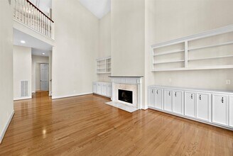 1018 Nantucket Dr in Houston, TX - Building Photo - Building Photo