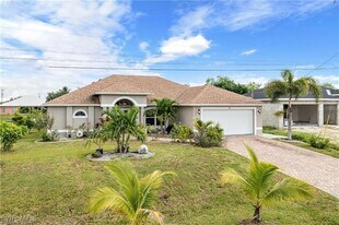 1833 NE 23rd St in Cape Coral, FL - Building Photo
