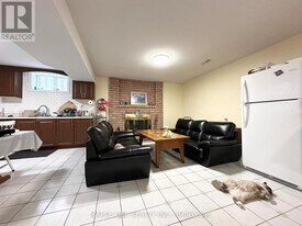 68 Wedgewood Dr in Toronto, ON - Building Photo