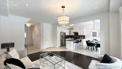 71 Chamomile Dr in Hamilton, ON - Building Photo - Building Photo