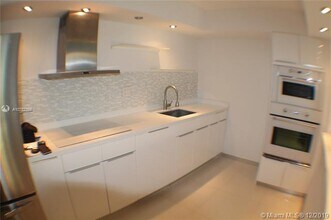 19370 Collins Ave, Unit 121 in Sunny Isles Beach, FL - Building Photo - Building Photo