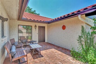 5651 Golf Pointe Dr in Sarasota, FL - Building Photo - Building Photo