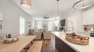 408 Raven Ln in Panama City, FL - Building Photo - Building Photo