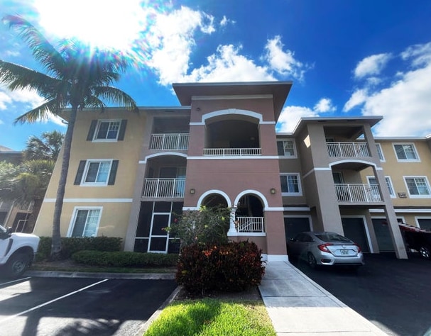 6482 Emerald Dunes Dr, Unit 302