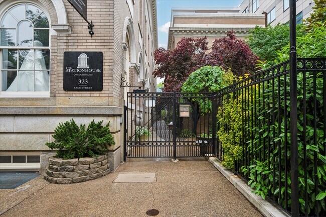 323 Race St in Philadelphia, PA - Foto de edificio - Building Photo