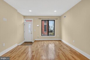 1237 N Hollywood St in Philadelphia, PA - Building Photo