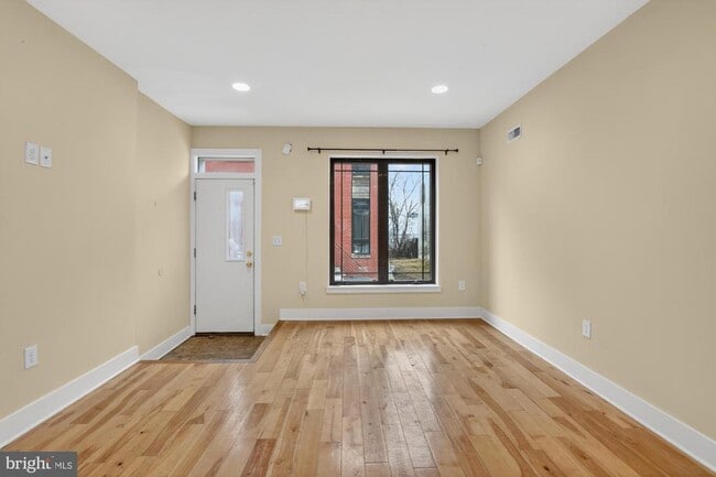 property at 1237 N Hollywood St