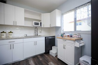 850 SW 133rd Ter, Unit 318 in Pembroke Pines, FL - Building Photo - Building Photo