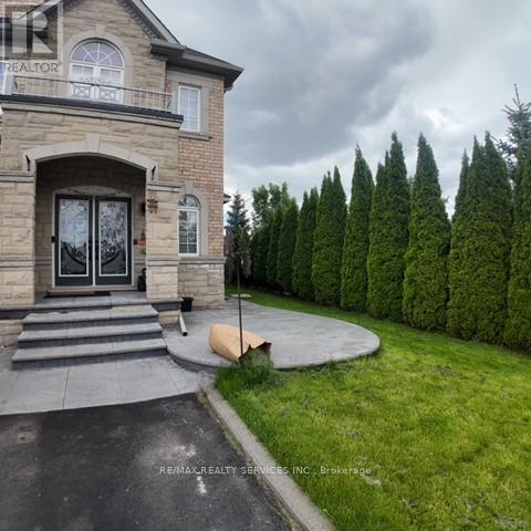 property at 28 Lavallee Cres