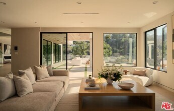 2608 Zorada Dr in Los Angeles, CA - Building Photo - Building Photo