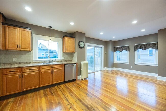 200 Woodward Ave in East Providence, RI - Building Photo - Building Photo