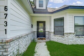 6731 New York St in Houston, TX - Building Photo - Building Photo