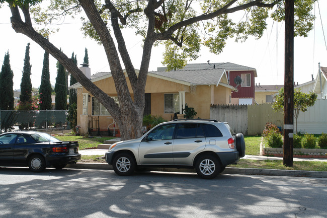 1006 E Elk Ave in Glendale, CA - Building Photo - Building Photo