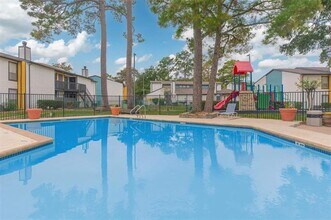 21717 Inverness Forest Blvd in Houston, TX - Foto de edificio - Building Photo