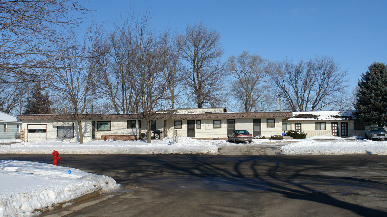 606 Parriot St in Aplington, IA - Building Photo