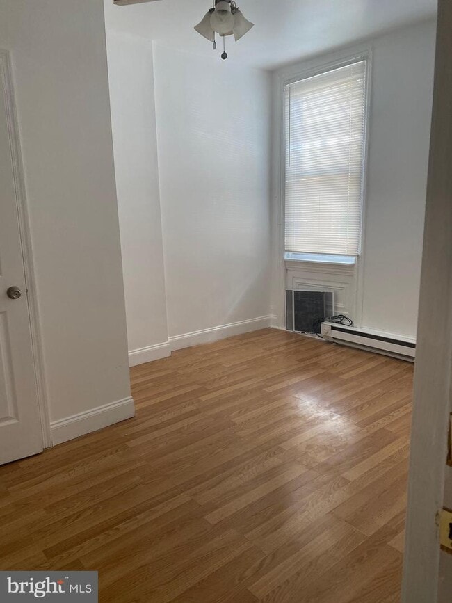 918 S 12th St-Unit -1F in Philadelphia, PA - Building Photo - Building Photo