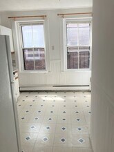 66 Phillips St, Unit 1 in Boston, MA - Foto de edificio - Building Photo