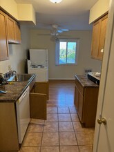 1585 W Highland Pkwy in St. Paul, MN - Building Photo - Building Photo