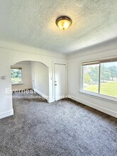 5261 Lakewood St in Detroit, MI - Building Photo - Building Photo