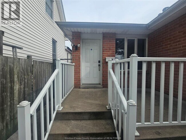 457 Karl Pl in Windsor, ON - Building Photo - Building Photo
