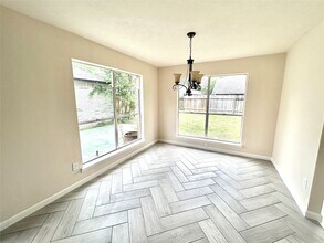 16319 Chimneystone Dr in Houston, TX - Foto de edificio - Building Photo