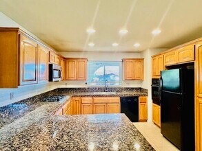 73410 Royal Palm Dr in Palm Desert, CA - Building Photo - Building Photo