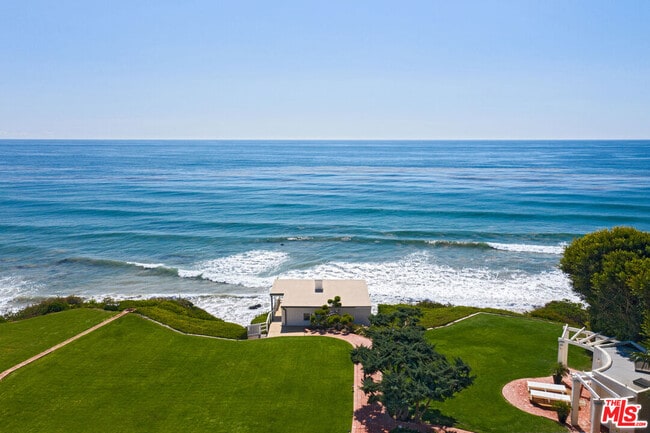 33800 Pacific Coast Hwy in Malibu, CA - Building Photo - Building Photo