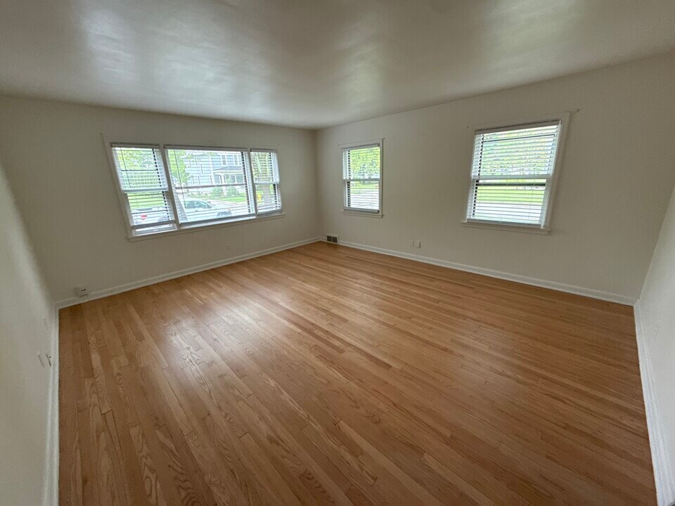 204 N Locust St, Unit 1 in Oconomowoc, WI - Building Photo
