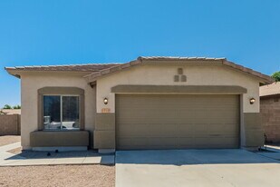1939 W Hayden Peak Dr in San Tan Valley, AZ - Building Photo