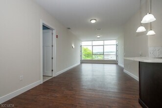46 E Main St in Somerville, NJ - Building Photo - Building Photo