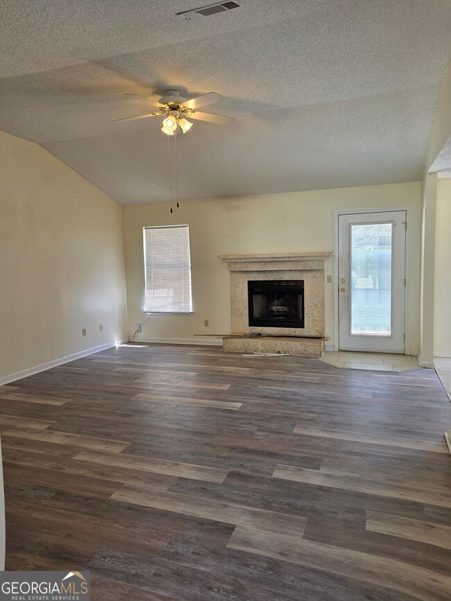 107 Lake Wellington Dr in Kingsland, GA - Building Photo - Building Photo