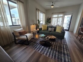 2720 SW 69th Ave, Unit B2720 in Miami, FL - Building Photo