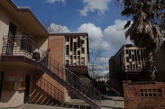 Globe Apartments in Houston, TX - Foto de edificio - Building Photo