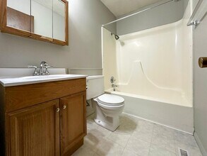 2130 Essex Rd in Lincoln, NE - Building Photo - Building Photo