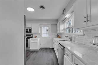 2744 Helen St in Allentown, PA - Foto de edificio - Building Photo