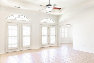 10529 Bear Creek in Laredo, TX - Building Photo - Building Photo