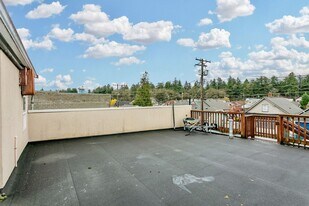 5225 S Tacoma Way in Tacoma, WA - Building Photo