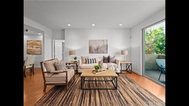 5703 Laurel Canyon Blvd in Los Angeles, CA - Building Photo - Building Photo