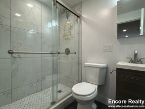 274 Newbury St, Unit 1 in Boston, MA - Foto de edificio - Building Photo
