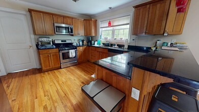 400 Burr St in New Haven, CT - Building Photo - Building Photo