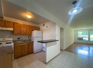 9936-9966 66th Ave in Rego Park, NY - Foto de edificio - Building Photo