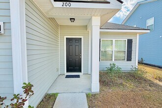 200 Joann Lewis Ln in Hinesville, GA - Building Photo - Building Photo