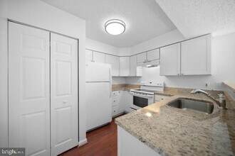 7013 Birkenhead Pl in Alexandria, VA - Building Photo - Building Photo