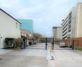 516 S Post Oak Ln in Houston, TX - Building Photo - Building Photo