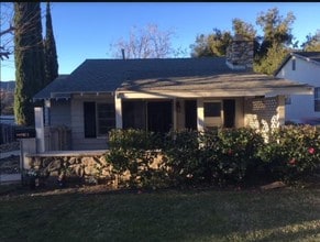 3226 Montrose Ave, Unit B in Glendale, CA - Foto de edificio - Building Photo