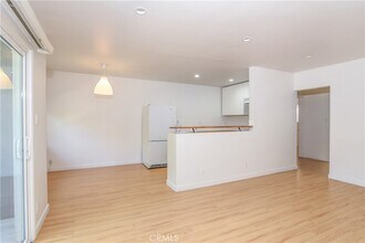 11921 Goshen Ave, Unit 6 in Los Angeles, CA - Foto de edificio - Building Photo