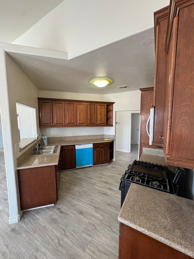 7316 Poppy Blvd in California City, CA - Building Photo - Building Photo