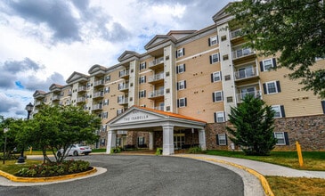 6301 Edsall Rd, Unit 205 in Alexandria, VA - Foto de edificio - Building Photo