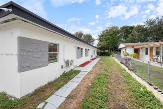 417 NW 15th Ave in Fort Lauderdale, FL - Building Photo - Building Photo