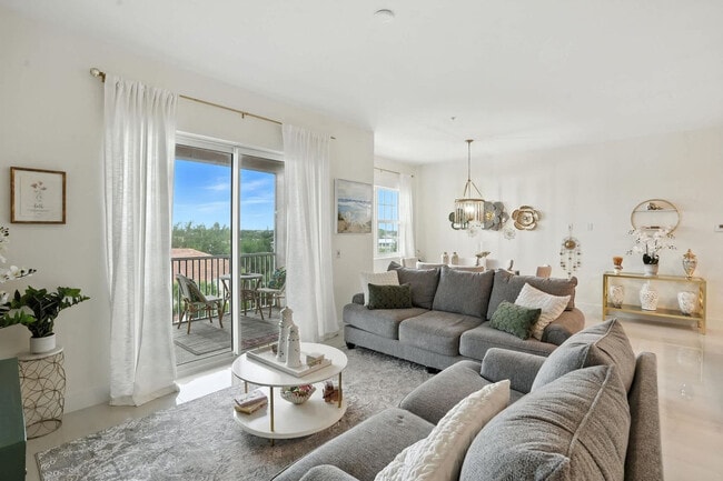 15773 Beachcomber Ave